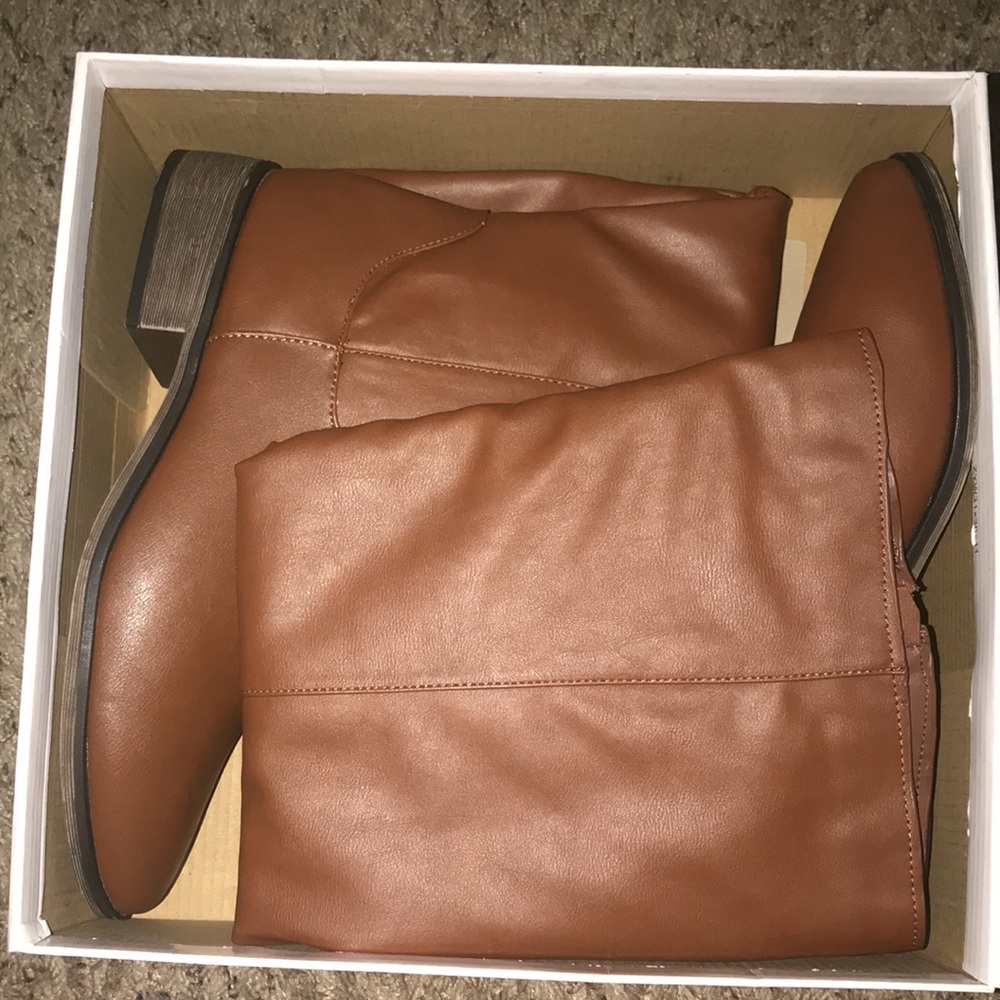 Boots - Picture 8 of 9